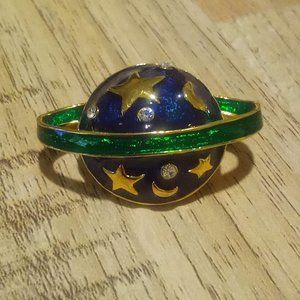 Vintage Jada Gold Tone Enamel Planet & Stars Celestial Brooch